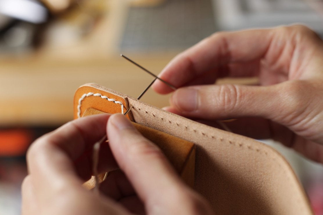 What is a Saddle Stitch in Leatherworking & Why is it Better Than Mach –  Anne Wesley